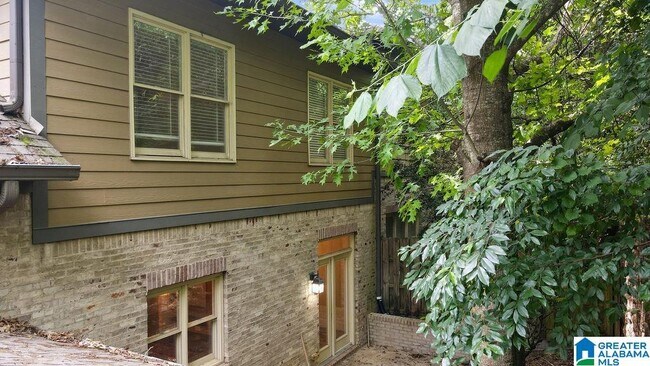 Building Photo - 2081 Eagle Ridge Dr