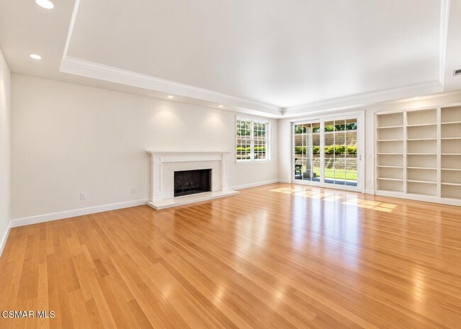 Building Photo - 5801 Middle Crest Dr