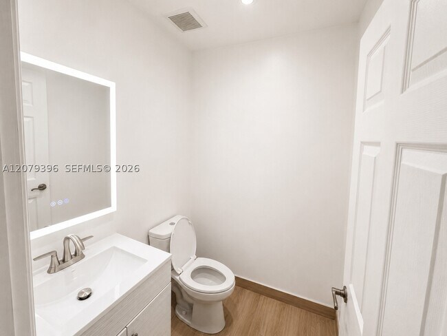 Building Photo - 744 SW 106th Ave