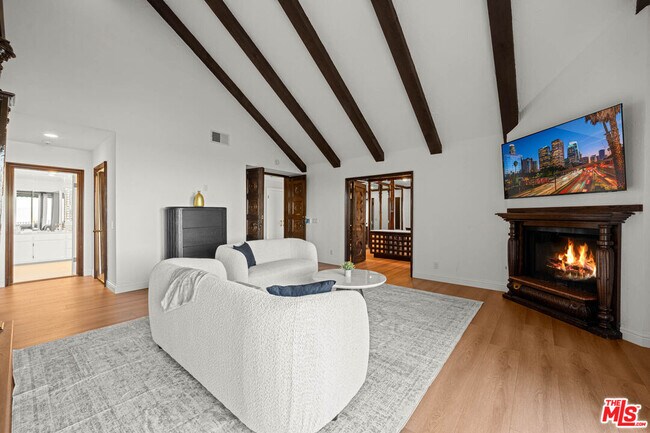 Building Photo - 3722 Alonzo Ave