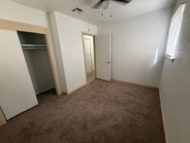 Building Photo - 512 NW Glendale Dr