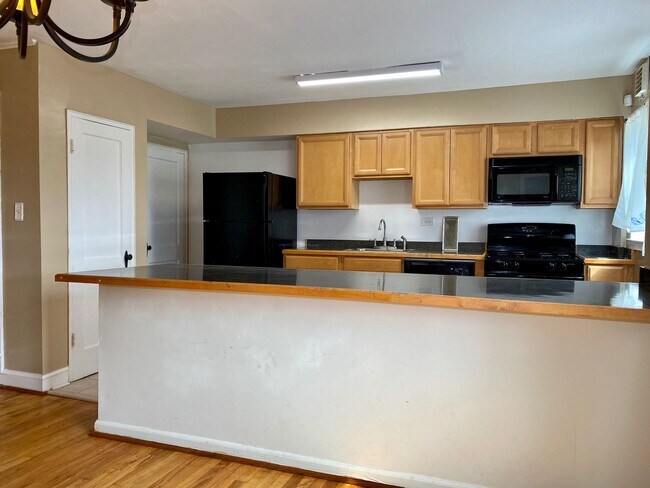 Building Photo - Charming 3 Bedroom/1.5 Bathroom Townhome in Towson, MD!