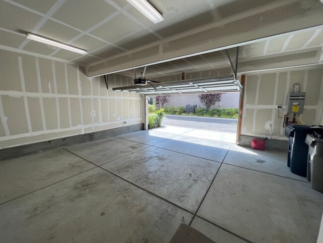 Building Photo - 2 bedroom | 2.5 bathrooms | Home in Alkali...