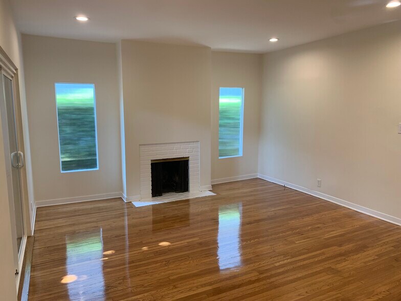 Building Photo - 331 S Reeves Dr