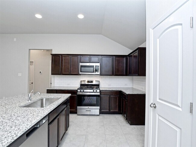 Building Photo - 214 Trailside Ln