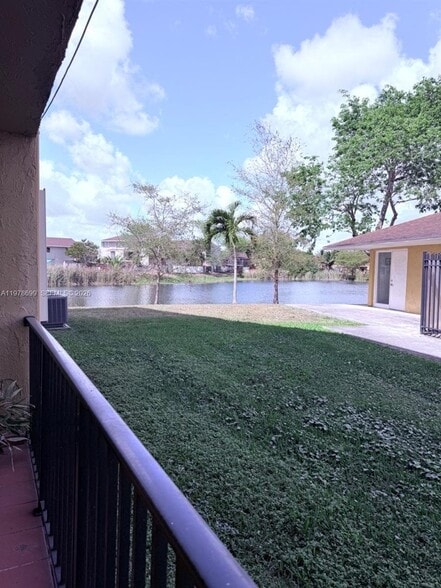 Building Photo - 15470 SW 82nd Ln