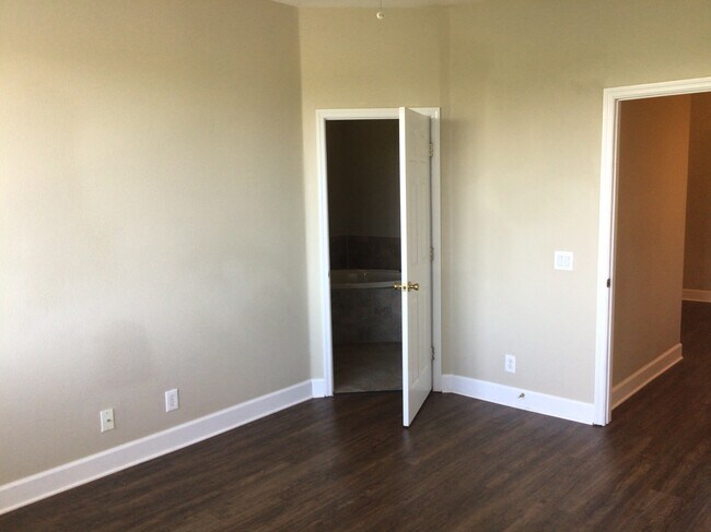 Building Photo - 1189 Venetian Harbor Drive NE
