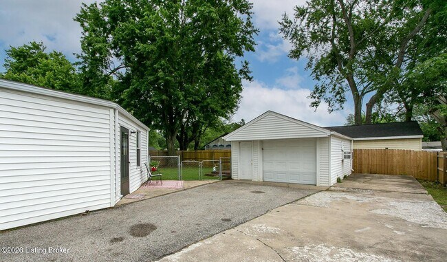Building Photo - 9606 El Prado St