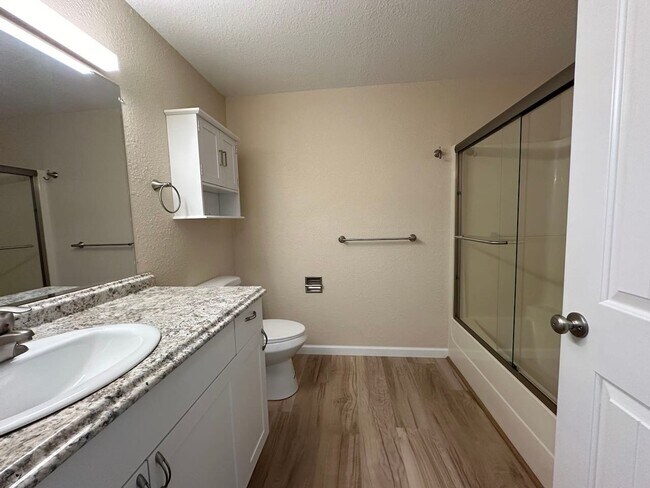 Building Photo - HOS174-Hoskin