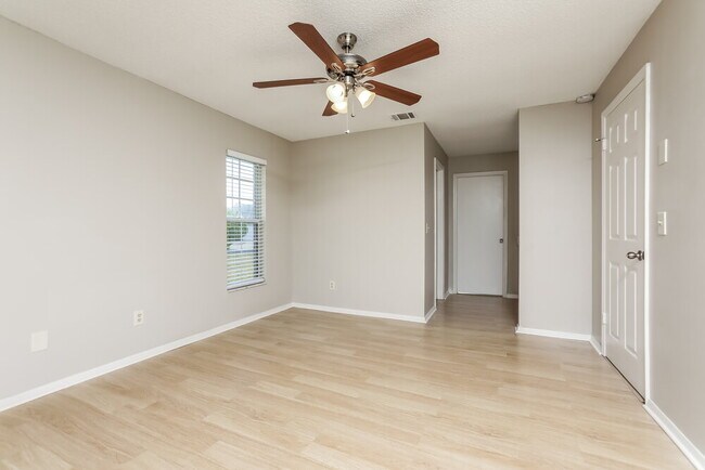 Building Photo - 238 Satinwood Cir