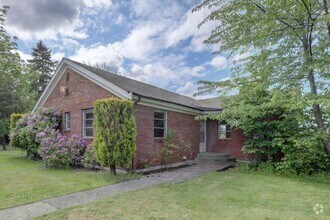 Building Photo - Newly Renovated Seattle 3bed 2bath Home