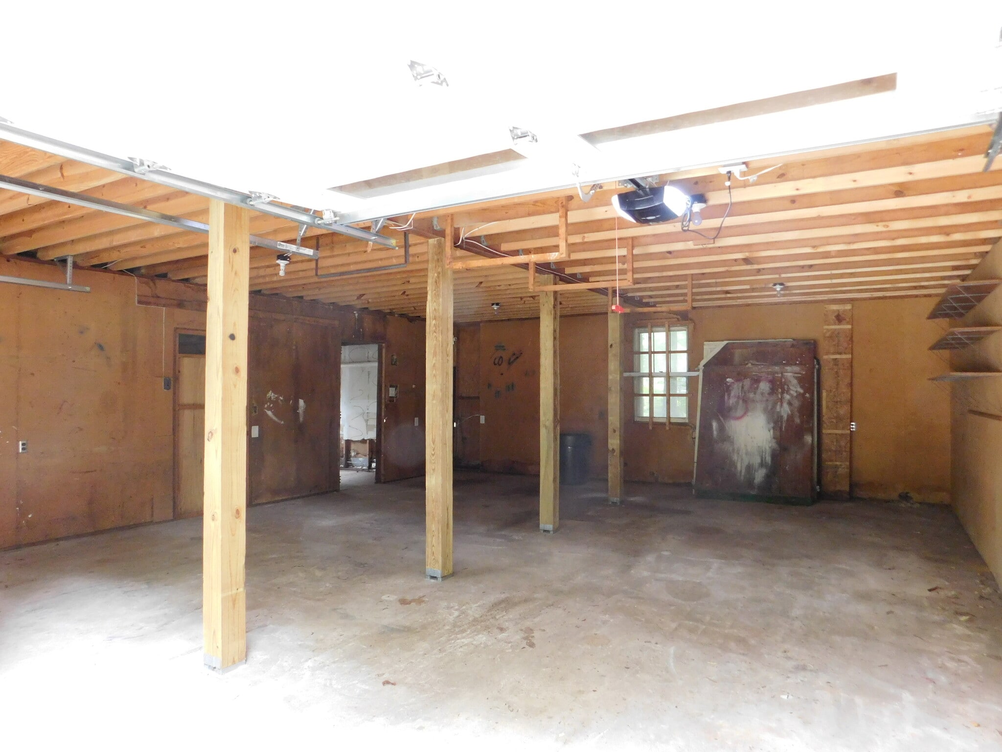 Building Photo - 700 Monroe Dr