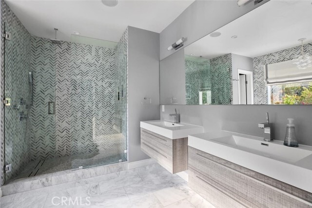 Building Photo - 1514 Sunset Plaza Dr