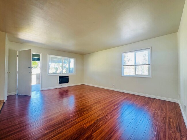 Building Photo - 2340 W Greenacre Ave