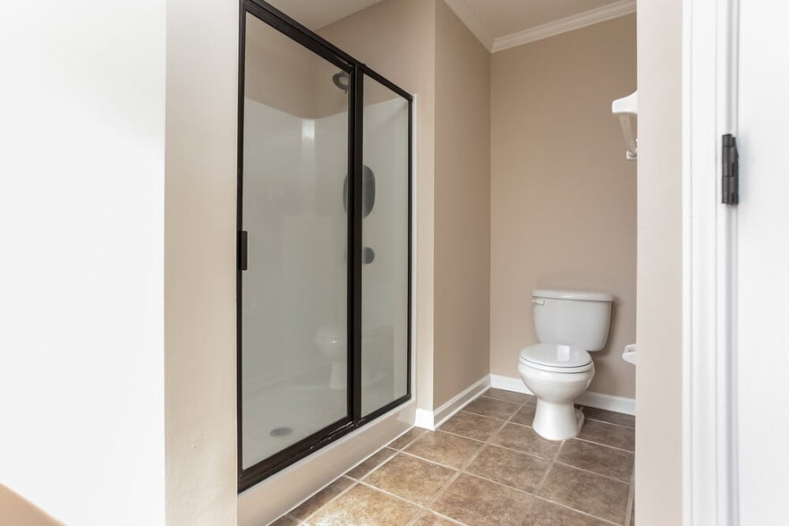 Building Photo - 2770 Hidden Falls Dr