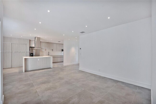 Building Photo - 2616 Carambola Cir N