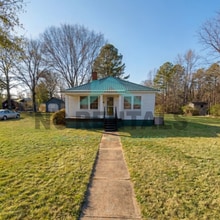 Building Photo - 1318 Front St