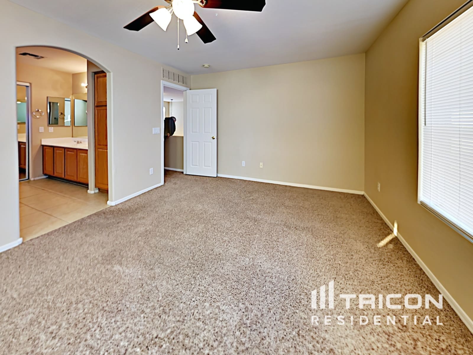 Building Photo - 22040 W Gardenia Dr