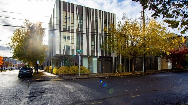 Building Photo - Modern Design Live/Work Townhouse in NW Portland!