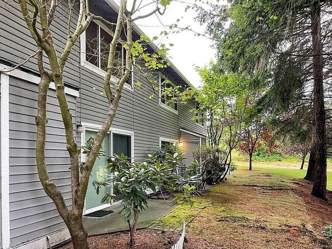 Building Photo - Charming Bothell Condo in a Fantastic Location! (Lower rent for 8 of 12 months