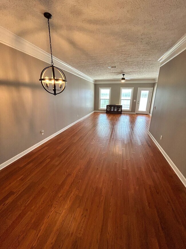 Building Photo - 2908 Country Club Dr