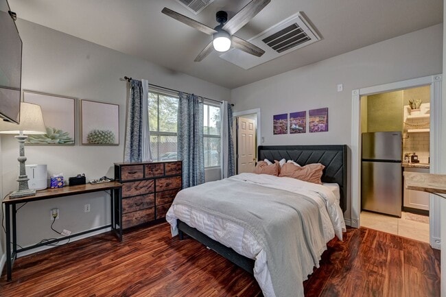 Building Photo - Spacious Summerlin Home Featuring Casita a...