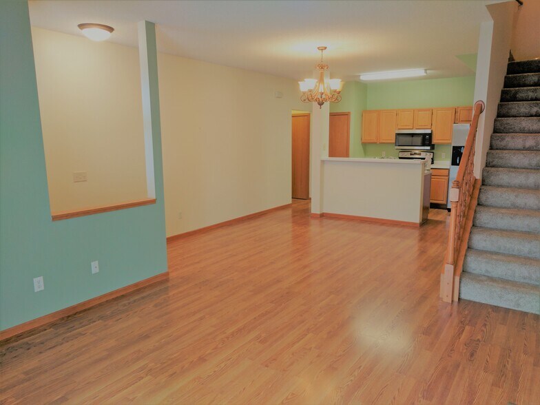 Building Photo - 3625 Vermilion Court North