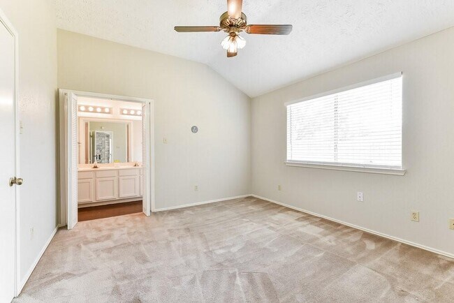 Building Photo - 1227 Hidden Canyon Rd
