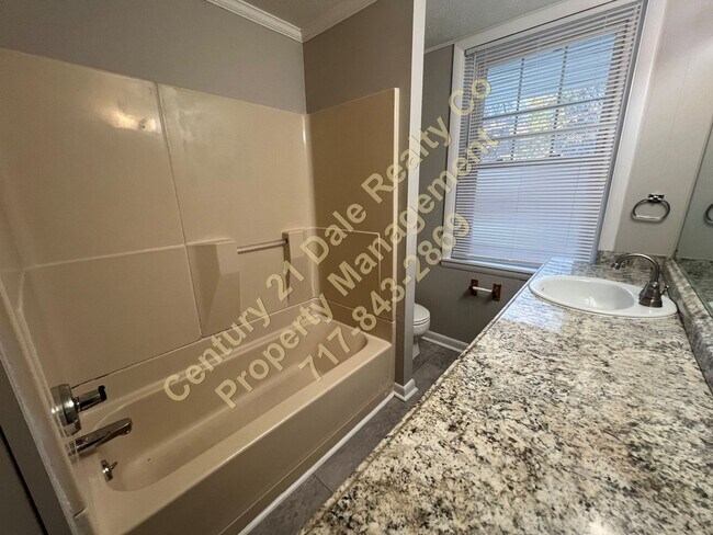 Building Photo - 1414 S George St