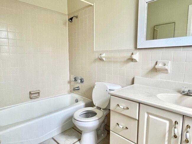 Building Photo - 13 E St