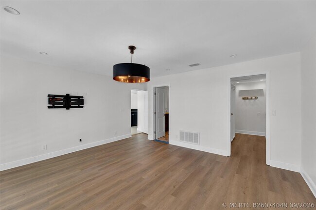 Building Photo - 2401 NE 47th St