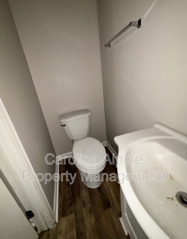 Building Photo - 2512 Finchley Dr