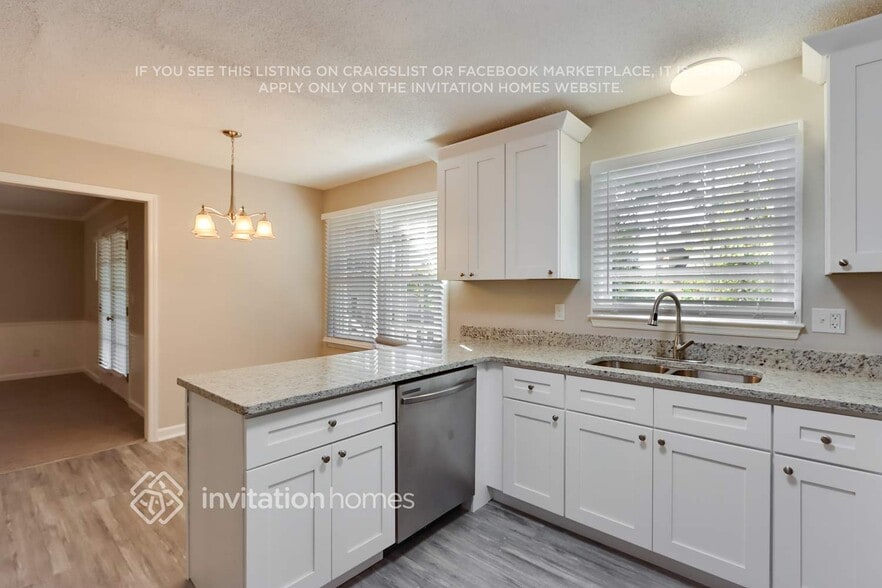 Building Photo - 6186 Pinewood Dr SE