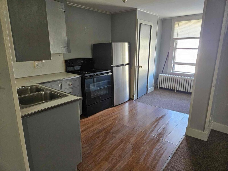 Building Photo - 86 River St