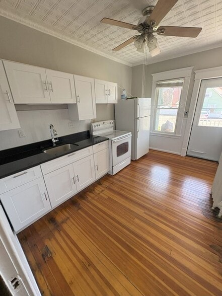 Building Photo - 356 Springfield St