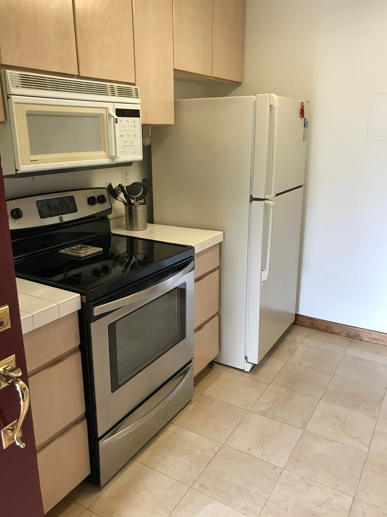 Building Photo - 6000 Bixby Village Dr