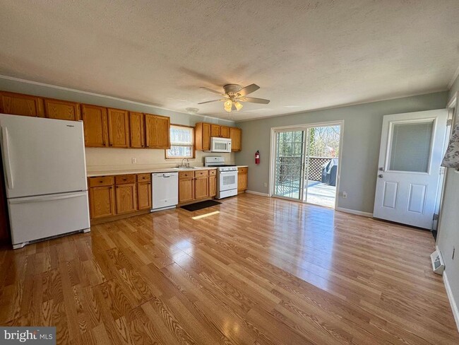 Building Photo - 722 Glenside Dr