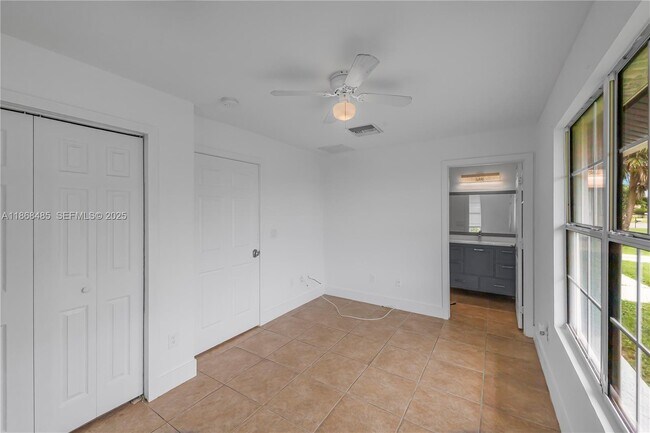 Building Photo - 804 Monroe