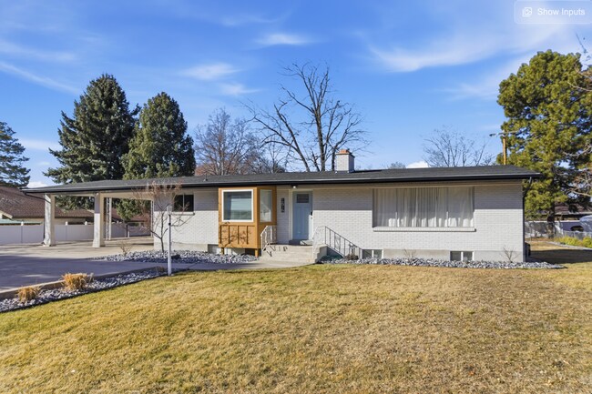 Building Photo - 4787 N Canyon Rd