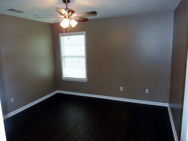 Building Photo - Call Tonia Rollins (501)626-9917