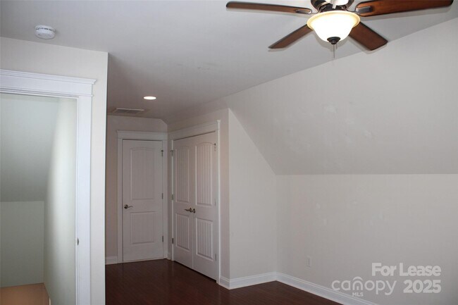 Building Photo - 541 Jetton St