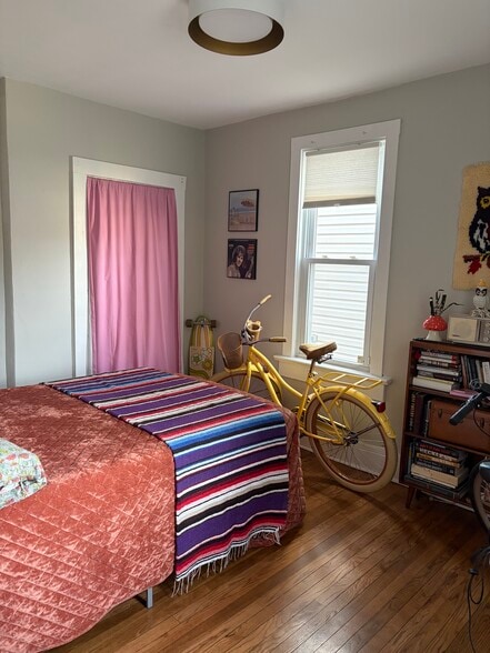 Bedroom 2 - 2580 Deming Ave