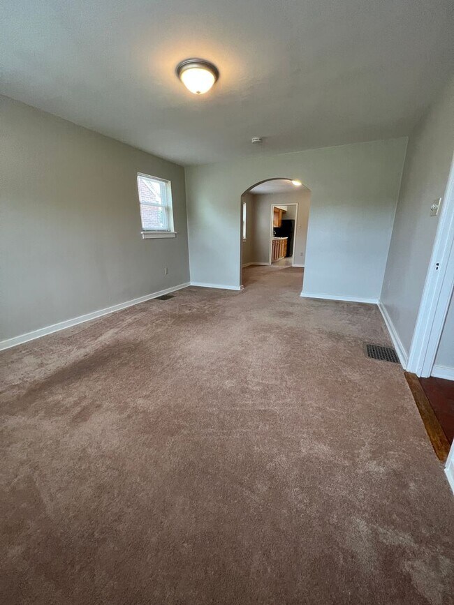 Building Photo - 1257 W 6th St