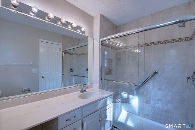 Building Photo - 4 Stonington Ct