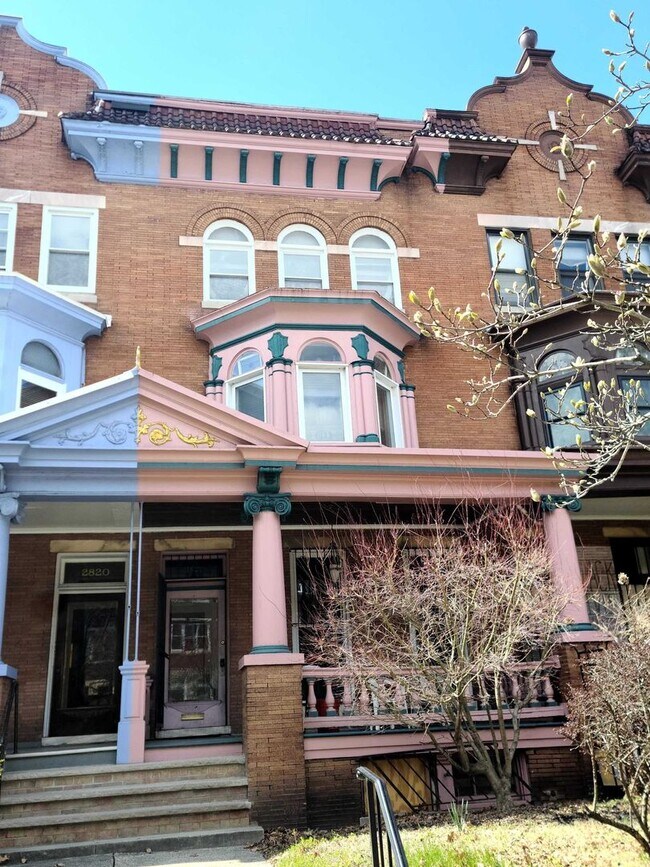 Building Photo - Five Bedroom Townhome with Jacuzzi For Rent!