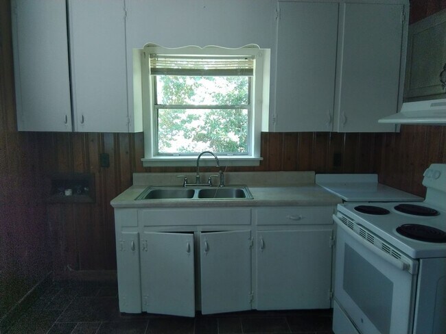 Building Photo - 304 Old Shaw Rd