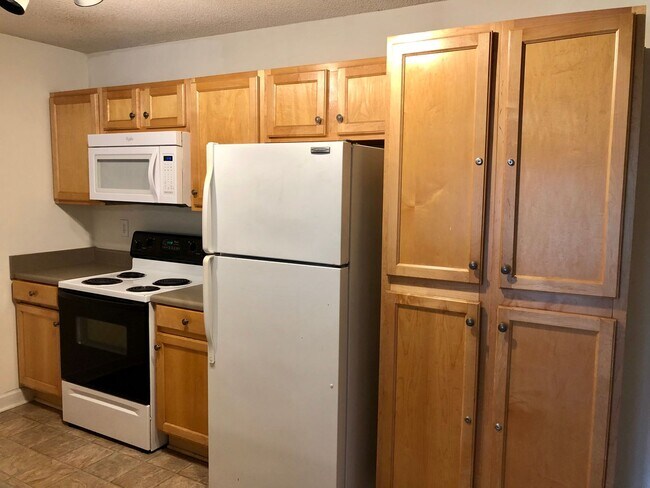 Building Photo - 431 Harts Cove Way