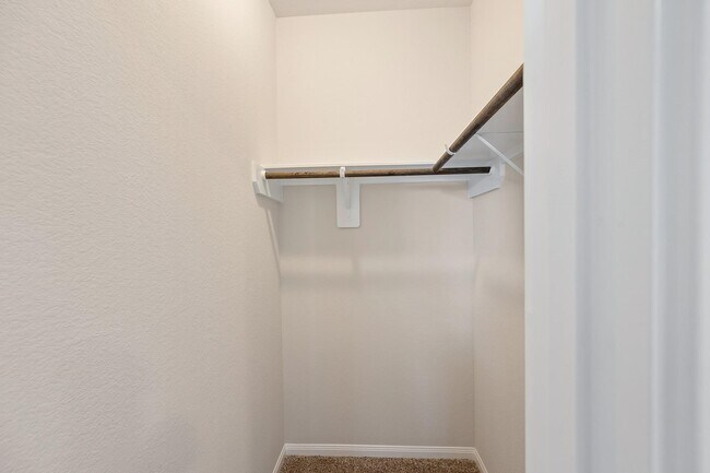 Building Photo - 3915 Deledda Dr