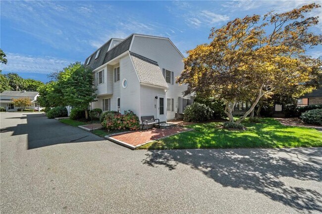 Building Photo - 364 Bellevue Ave