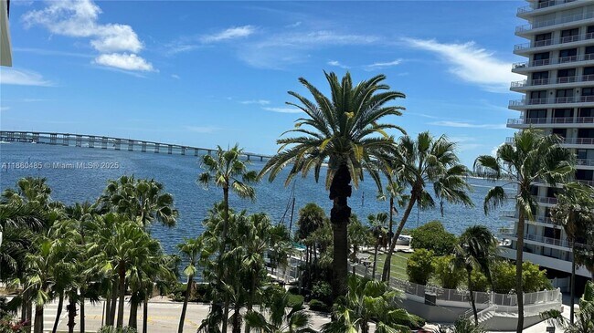 Building Photo - 1450 Brickell Bay Dr
